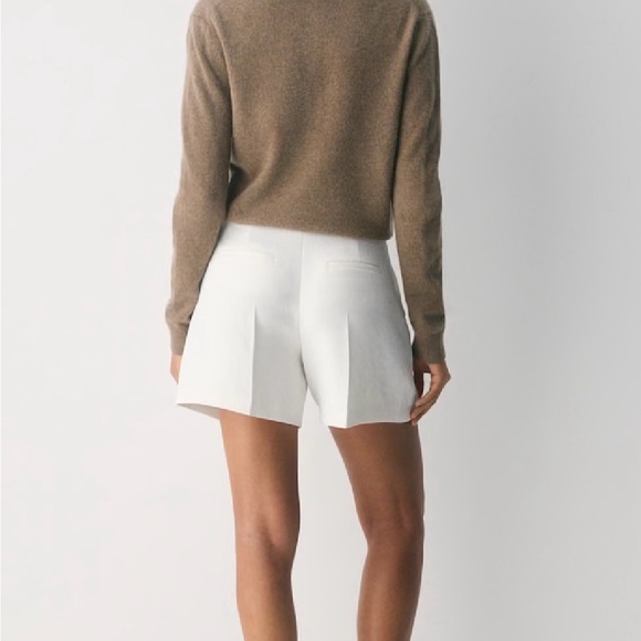 Aritzia Effortless Shorts Mid Thigh Length - Picture 3 of 8